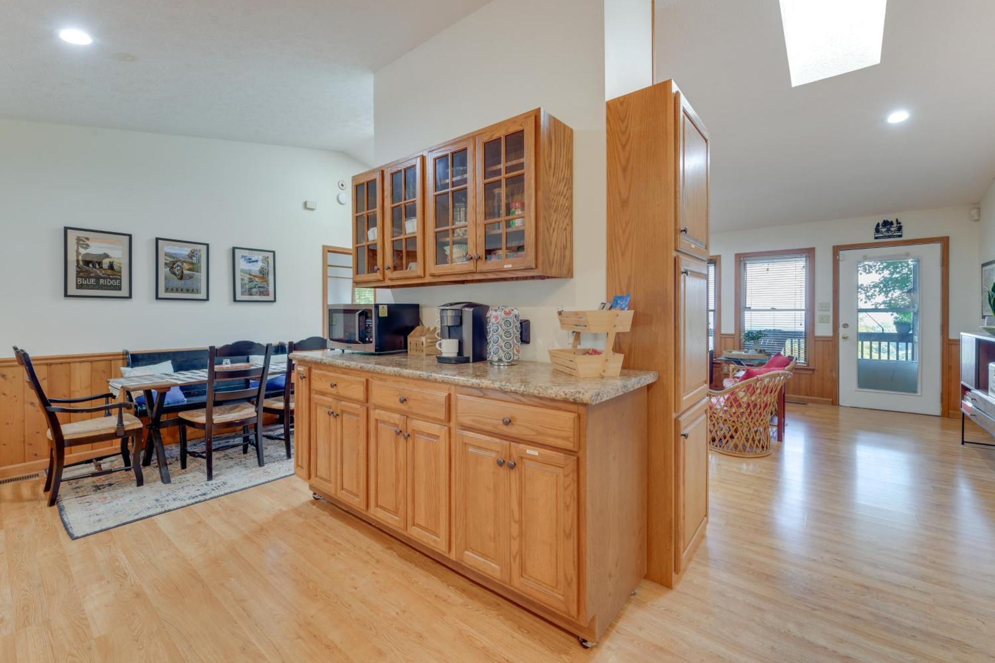 Pet-Friendly Waynesville Retreat With Hot Tub! 外观 照片