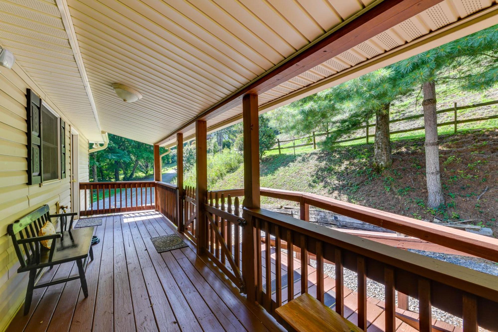 Pet-Friendly Waynesville Retreat With Hot Tub! 外观 照片